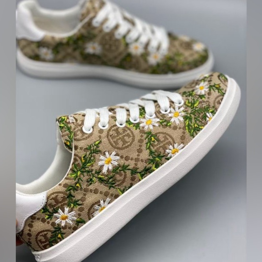 🌼🍀🌼 Tory Burch Howell T-Monogram Embroidered Jacquard Sneakers Size 8